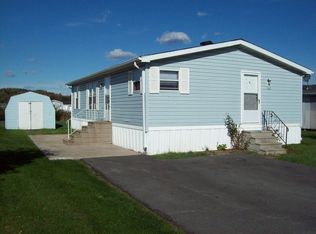 562 Birchwood Dr, Lockport, NY