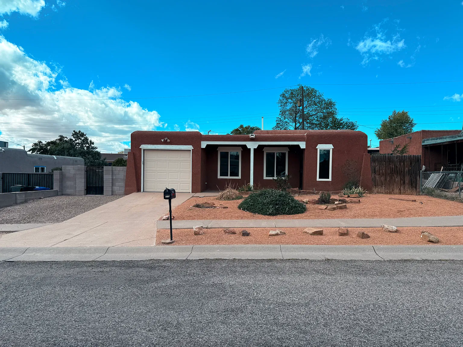 3 bed, 1071 sqft, $2,100 — Photo 2