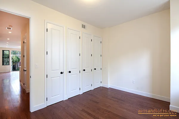 Rented by aptsandlofts.com | media 14