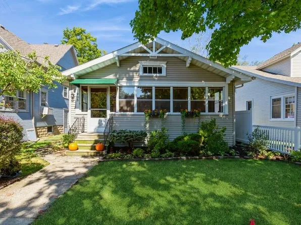 903 Lewis Ave, Saint Joseph, MI 49085