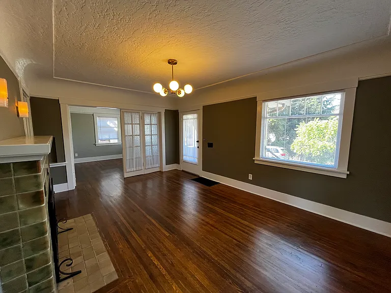 858 NE Killingsworth Ct — Photo 3