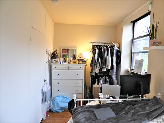 4th image of 220 E 14th St APT 4F