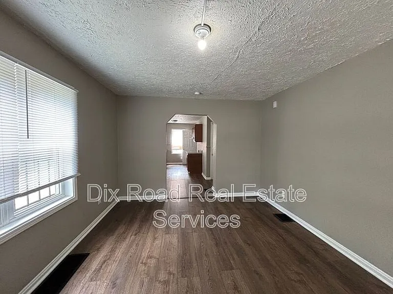 660 Gramont Ave — Photo 5