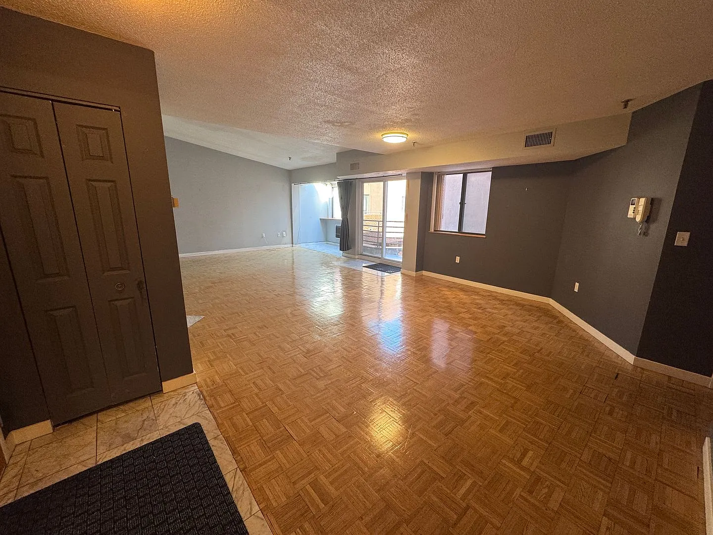 Lovely 2-Bed, 2.5 Bath Condo Avail for May or June! — Photo 1