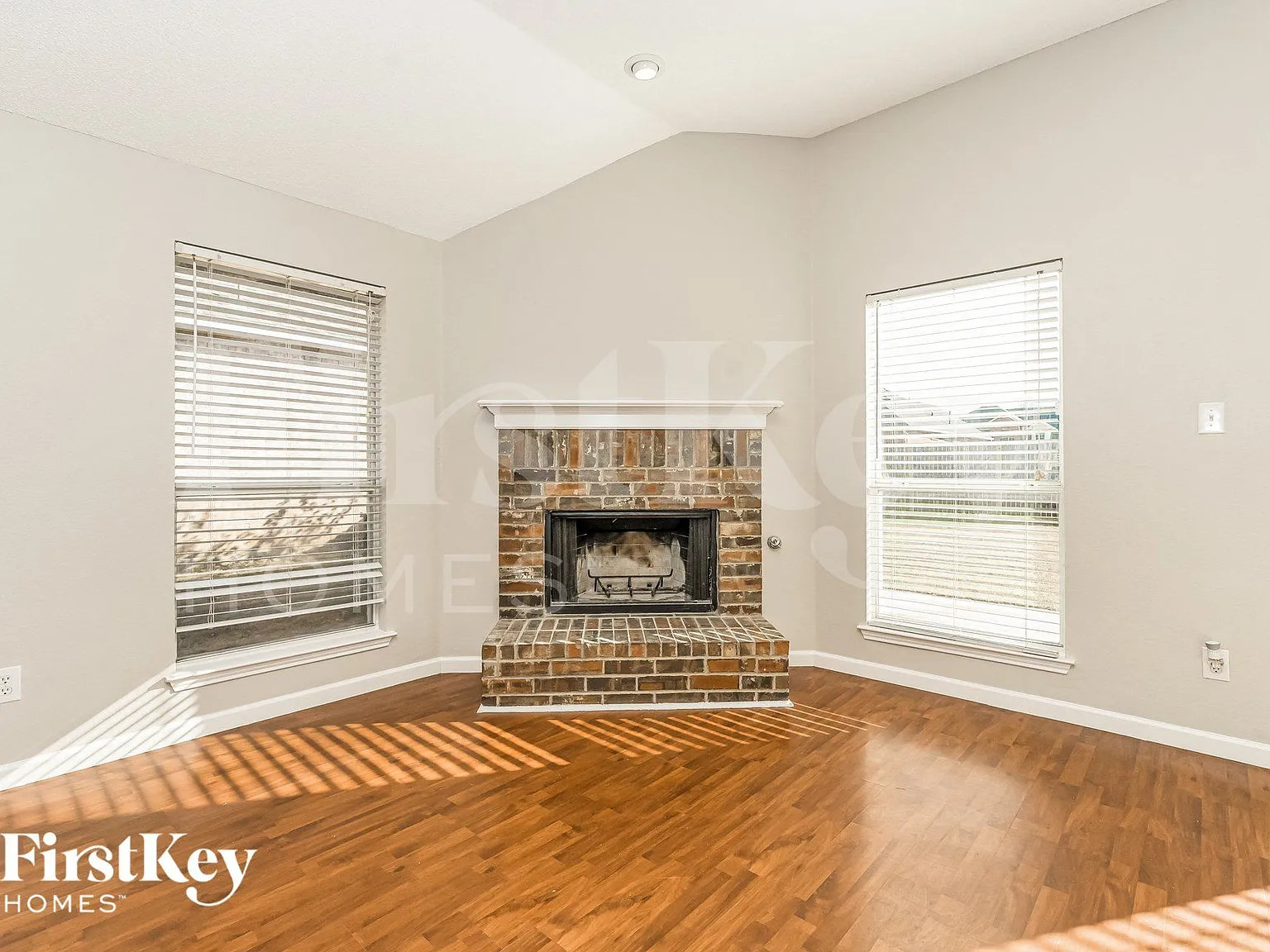 3 bed, 2.0 bath, 1510 sqft, $2,025 — Photo 3