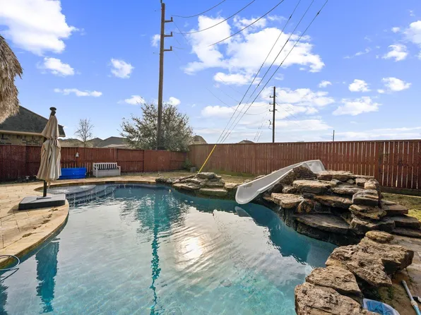3414 Lake Ct, Iowa Colony, TX 77583