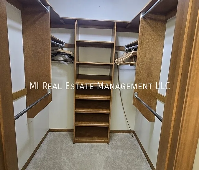 1268 Oakhampton Rd — Photo 9