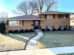 218 N Stratton Ln, Mount Prospect, IL 60056