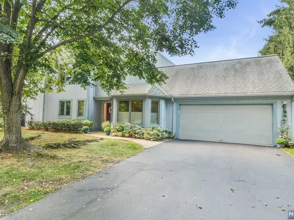 61 White Beeches Dr #61A, Washington Township, NJ 07676