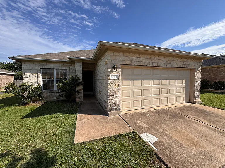 908 N Creek Blvd — Photo 1