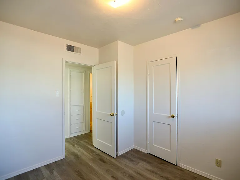 9018 Claremont Ave NE — Photo 10