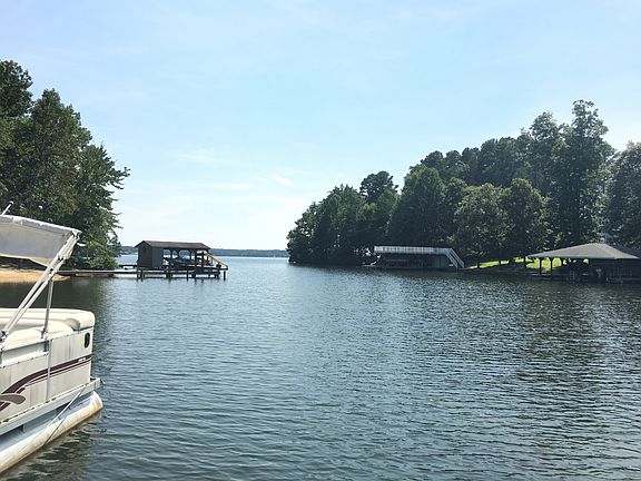 2nd image of 2405 Horseshoe Bend Dr