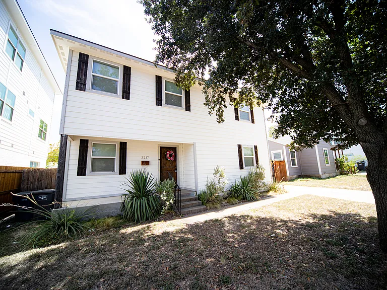 3217 McCart Ave — Photo 1