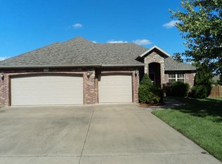 3774 N McCurry Ave, Springfield, MO 65803