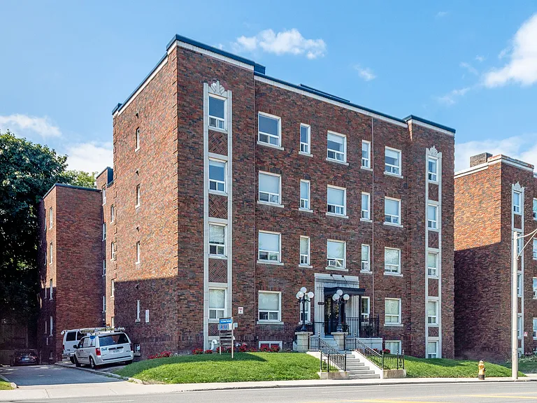 110 Oriole Pkwy — Photo 12