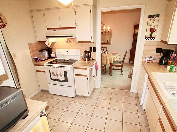 5th image of 375 SE Troon Ct