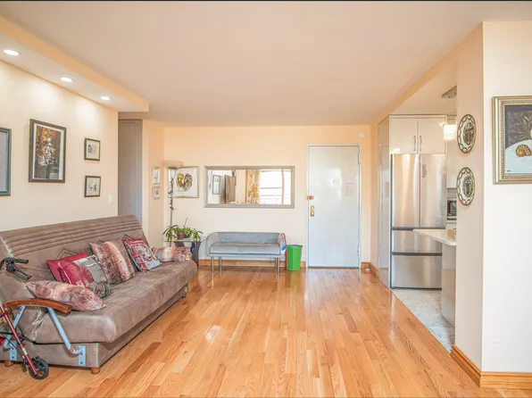 2915 West 5th Street image 8 of 17