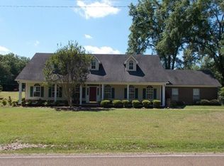 33 Meadowbrook Rd, Grenada, MS 38901