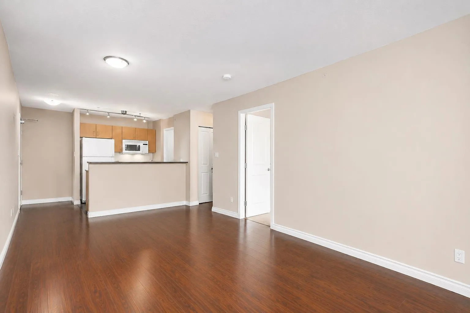 1 bed, 550 sqft, $2,450 — Photo 2