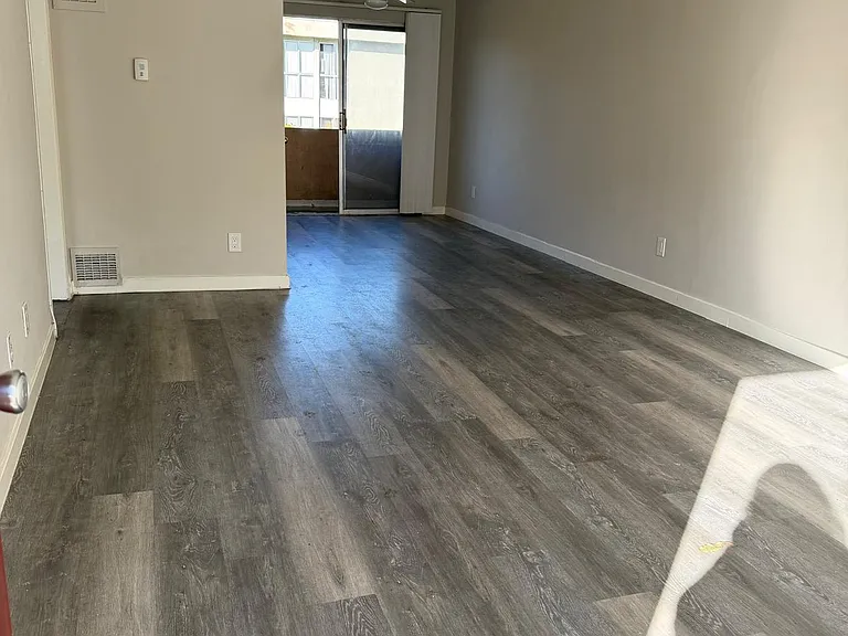 5354 Yarmouth Ave — Photo 5