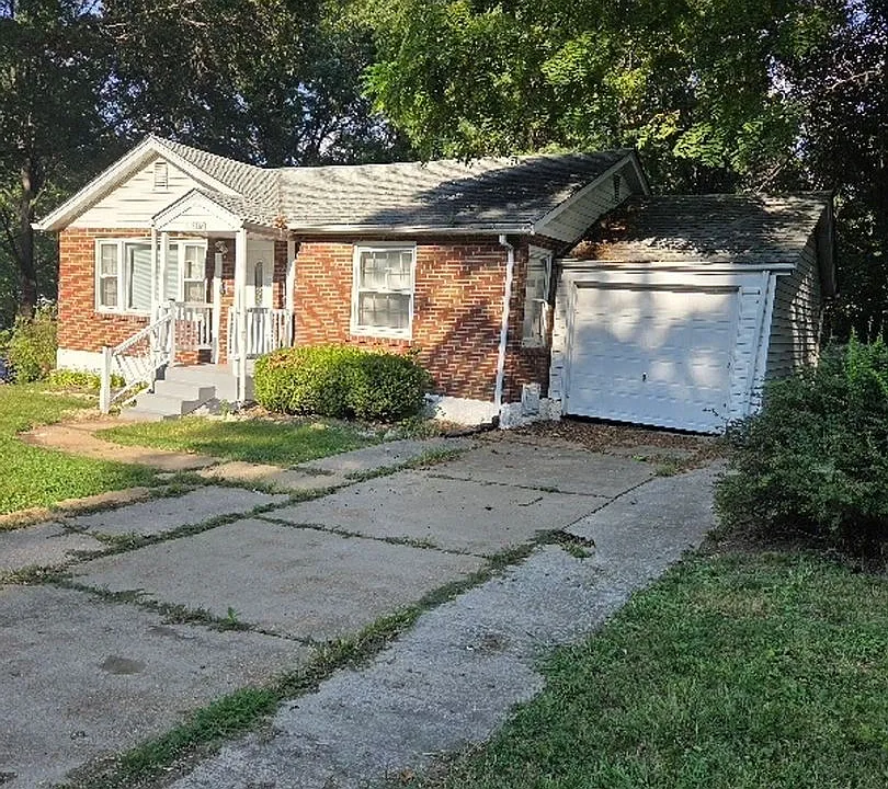 1816 N Hanley Rd