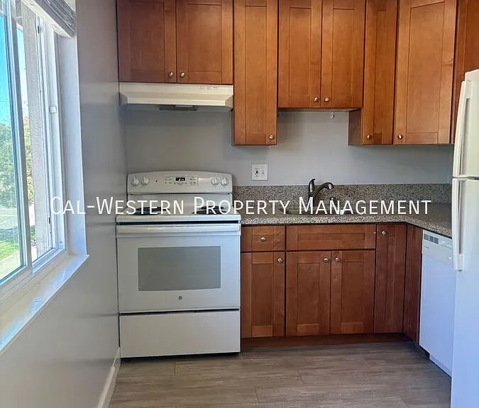 4230 Payne Ave — Photo 3