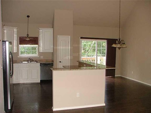 2nd image of 7 Runnymede Cir