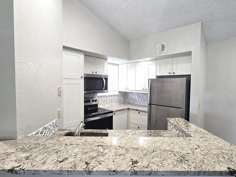 3400 Pinewalk Dr N #928 — Photo 1