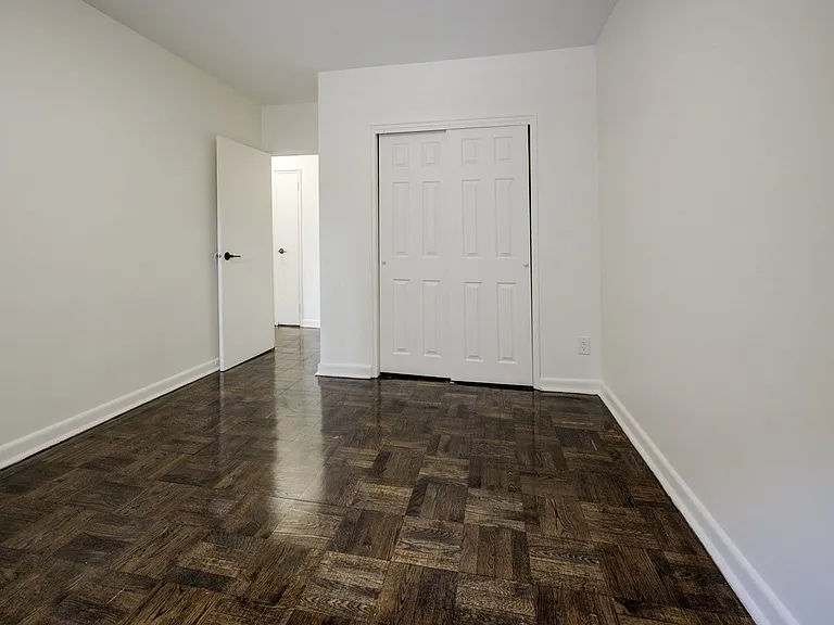 20 Mountain Ave N — Photo 8