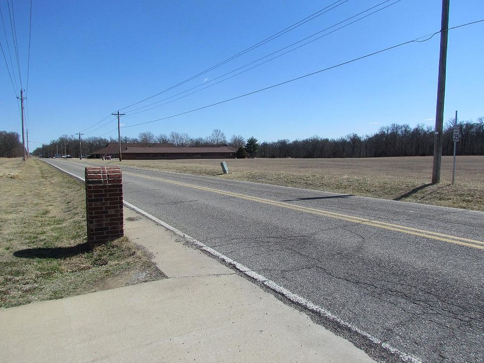2nd image of 1508 E 300th Rd