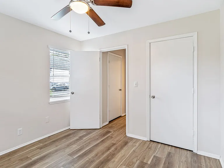 Germantown Village Apartments — Photo 12