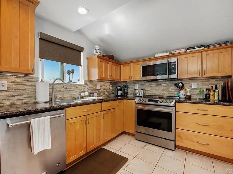 307 Longden Ln — Photo 14