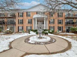 5300 Carriageway Dr APT 107, Rolling Meadows, IL 60008