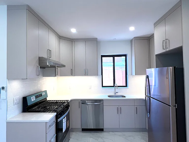 7 Bay 32nd St #2F — Photo 2