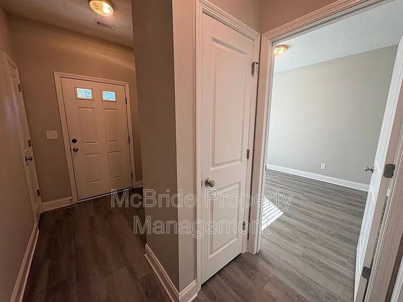 2 bed, 2.0 bath, 1118 sqft, $1,495 — Photo 2