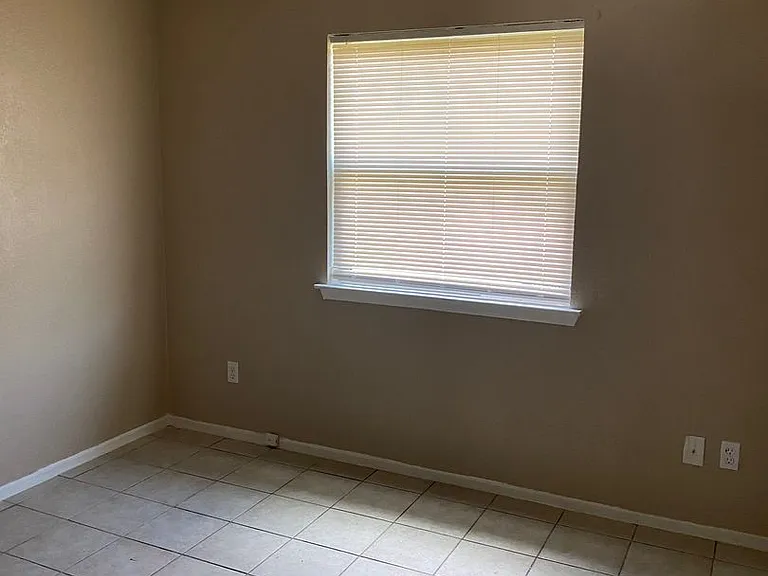 904 Isbell Rd — Photo 10