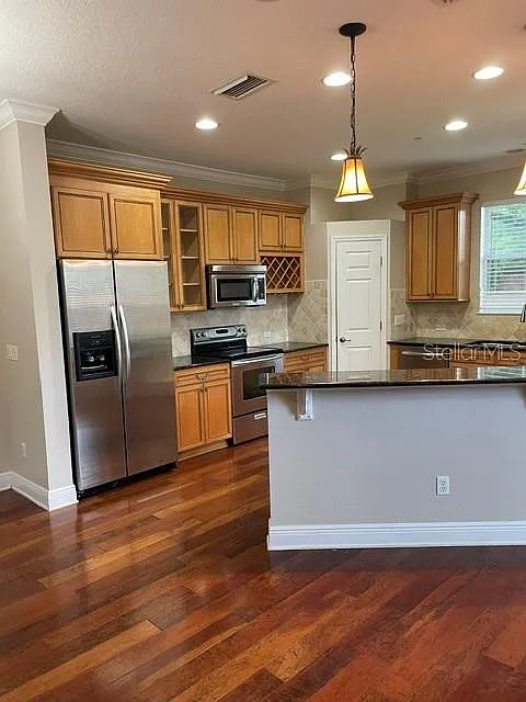 3 bed, 2.0 bath, 1855 sqft, $2,675 — Photo 2