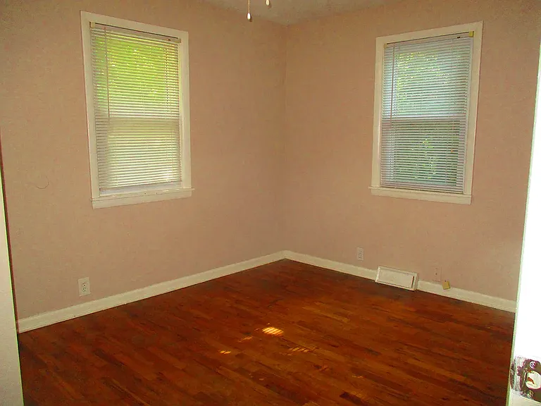 7523 Eby Ave — Photo 6