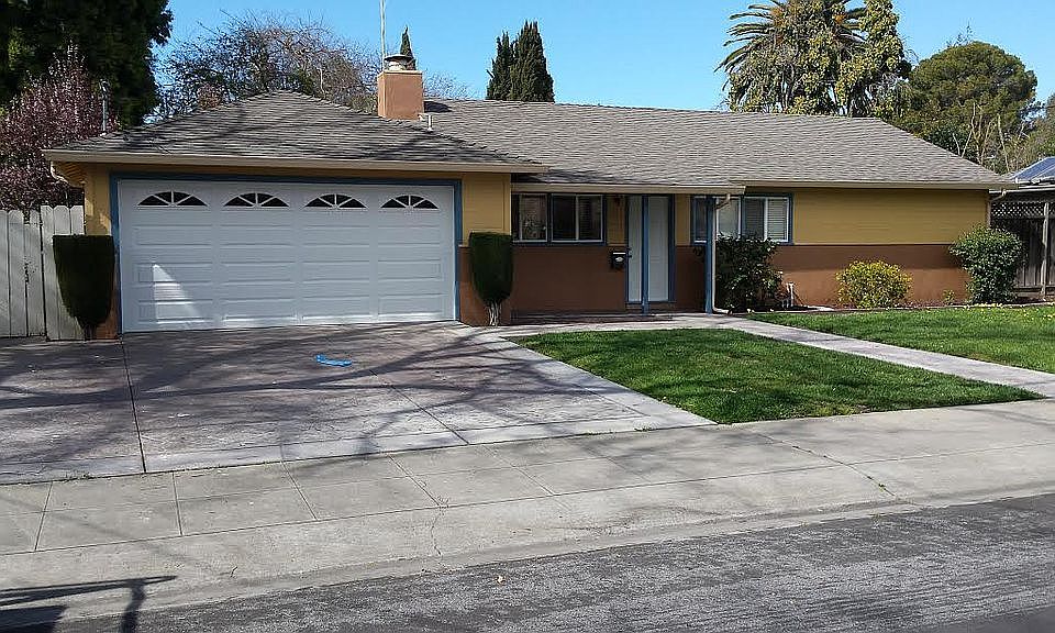 1st image of 807 Clara Dr