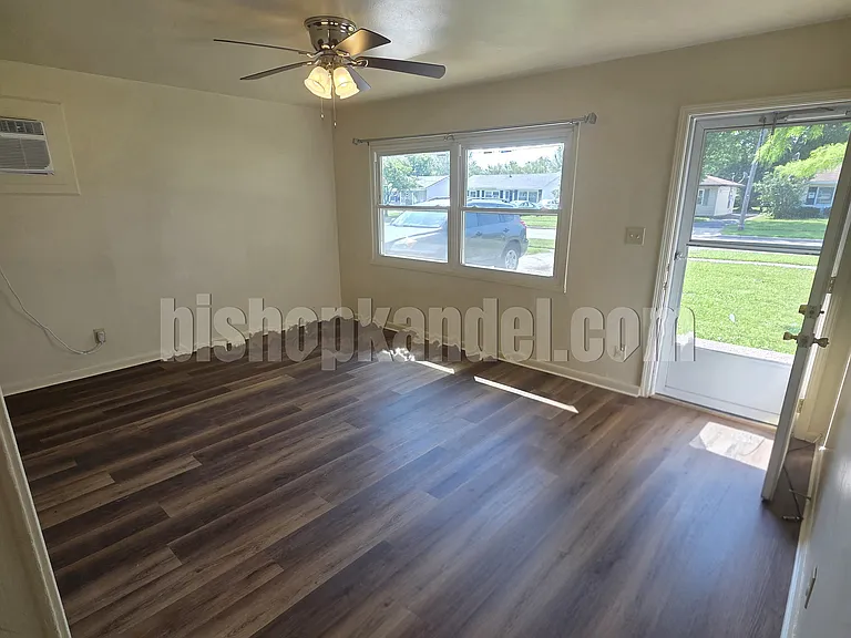 1240 Bernard Ave — Photo 2