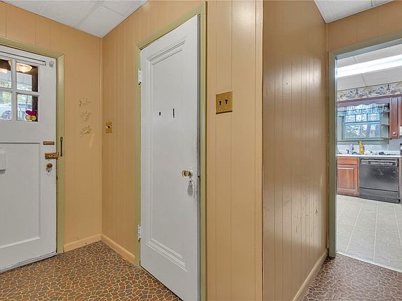 15th image of 613 Briarcliff Dr