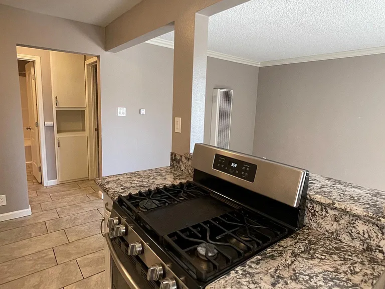 13625 Franklin St #B — Photo 6