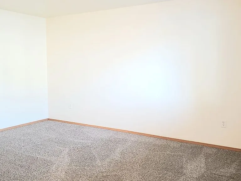 1105 N Western Ave — Photo 12