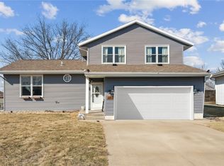 6808 Boulder Dr NW, Cedar Rapids, IA 52405