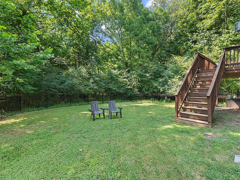 115 Owensboro Ct — Photo 46