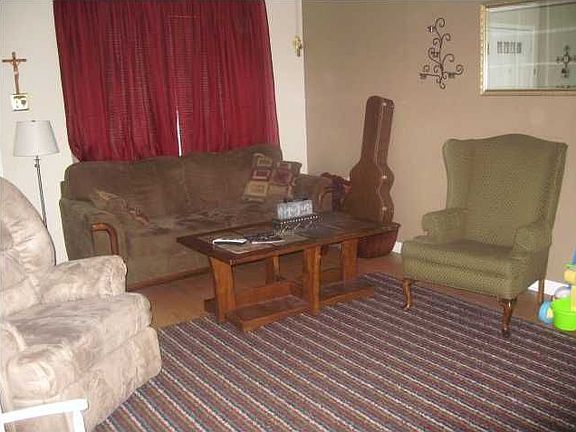 4th image of 105 Sorority Dr