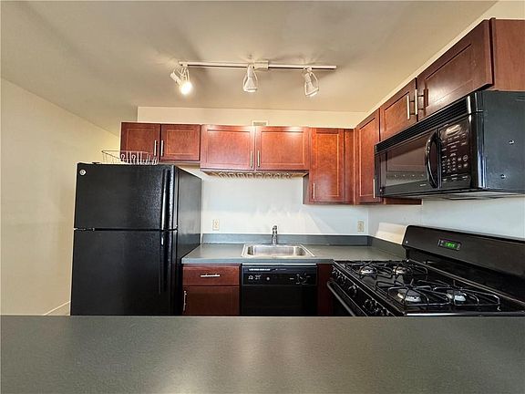 2nd image of 600 E 8th St APT 5F