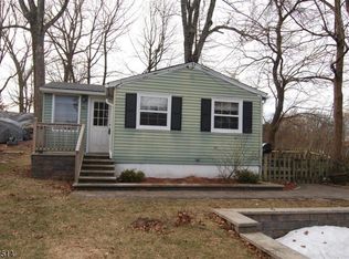 10 Boomer Rd, Hopatcong, NJ 07843