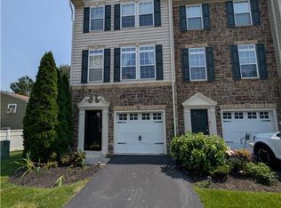 1650 Oakridge Ln, Hellertown, PA 18055