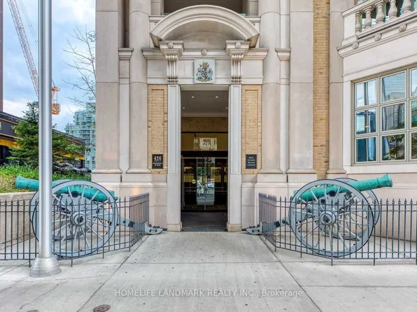 426 University Ave #1602, Toronto, ON M5G 1S9